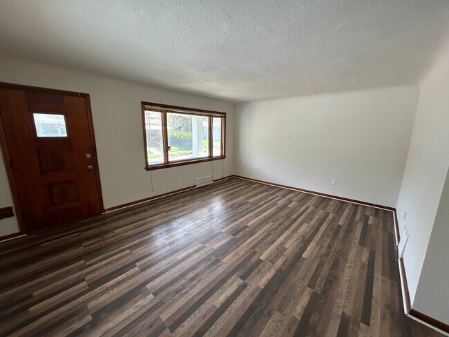 Building Photo - 3430 E 73rd St