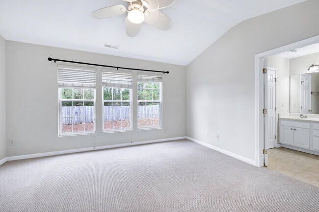 Building Photo - 812 Walnut Woods Dr