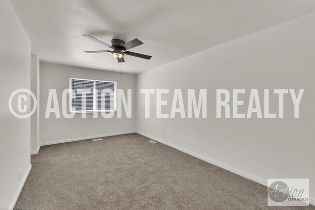 Building Photo - Newly Remodeled Duplex in Cottonwood Heights!