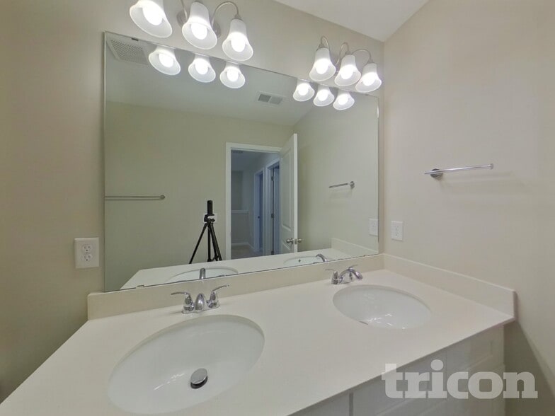 Building Photo - 14 Beautyberry St