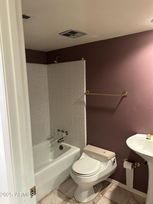 Building Photo - 5736 N 25th St