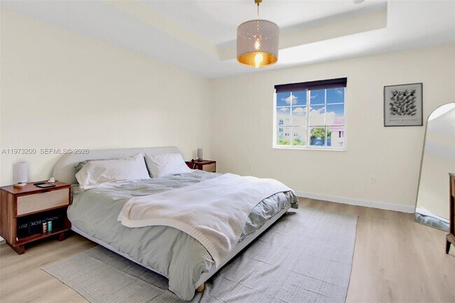 Building Photo - 742 NE 90th St