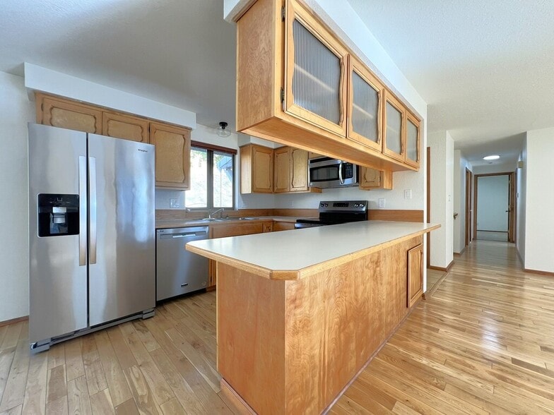 Building Photo - 2909 N Hillway Dr