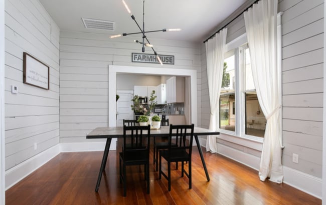 Building Photo - Historical Victorian Farmhouse minutes fro...