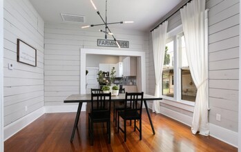 Building Photo - Historical Victorian Farmhouse minutes fro...