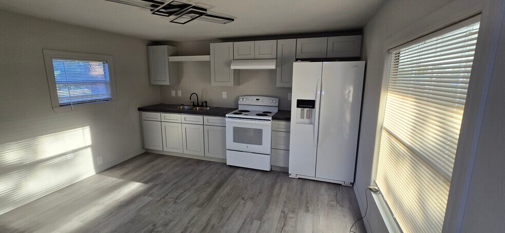 Building Photo - 6856 Columbine Dr