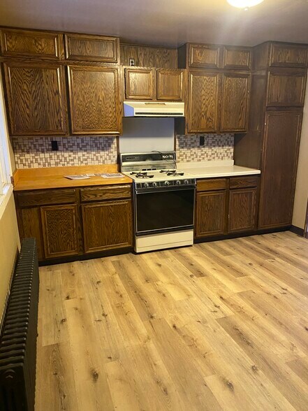 Building Photo - 1107 N 7th Ave E