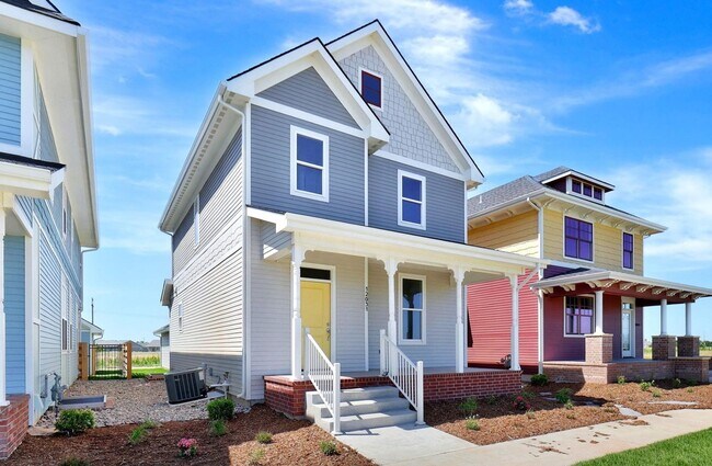 Building Photo - Victorian Charm Meets Modern Living in Mai...