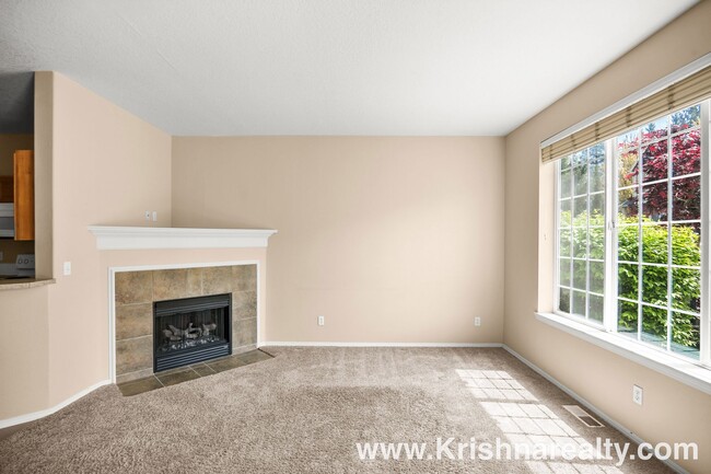 Building Photo - Lovely 3 BD* 2.5 Arbor Station Townhome Av...