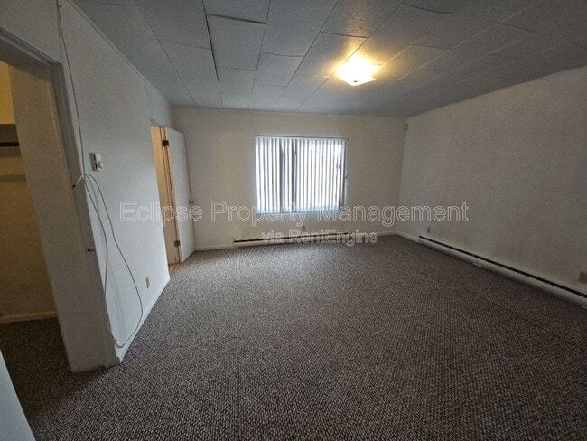 Building Photo - 715 3rd St