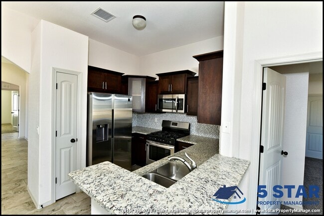 Building Photo - 14945 Tierra Escape Ave