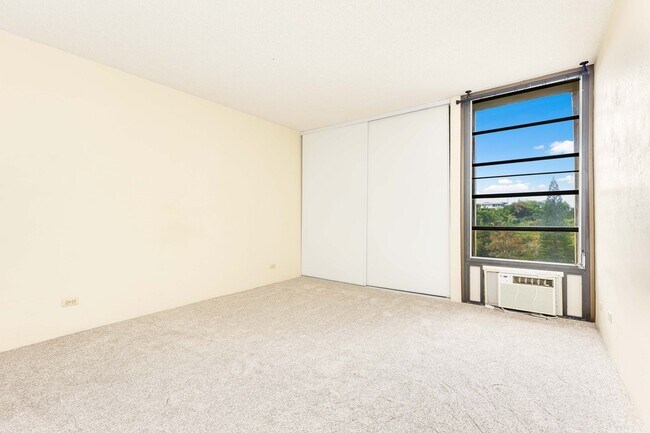 Building Photo - 2 bedroom 1 bath condo in Pearl 1 with 1 covered parking