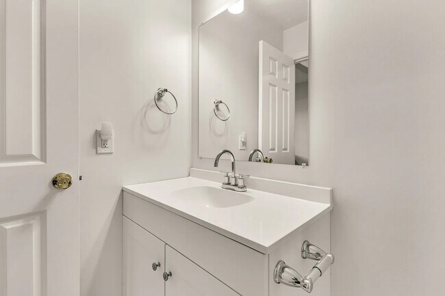 Building Photo - 10855 Lockwood Dr