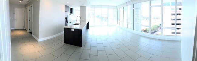 Building Photo - Luxury 2BR Signature Place Condo in Downto...