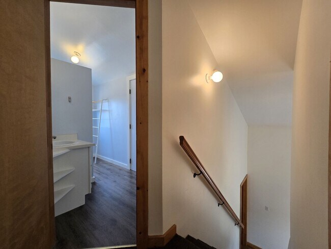 Building Photo - 808 Agua Fria St