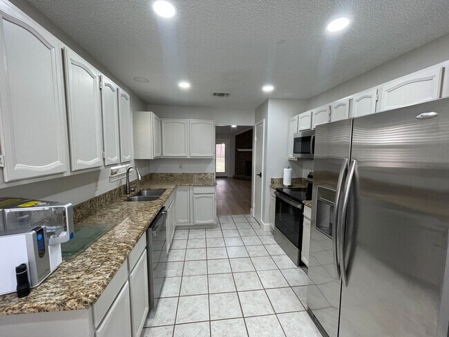 Building Photo - Gorgeous One-Story Home for rent in Euless!