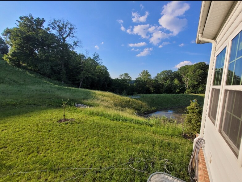 Building Photo - 124 Pinevalley Dr