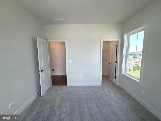 Building Photo - 133 Galaxy Pl