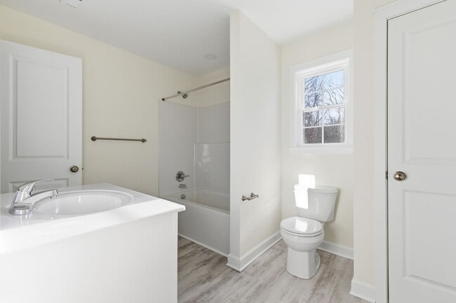 Building Photo - 12617 James River Dr