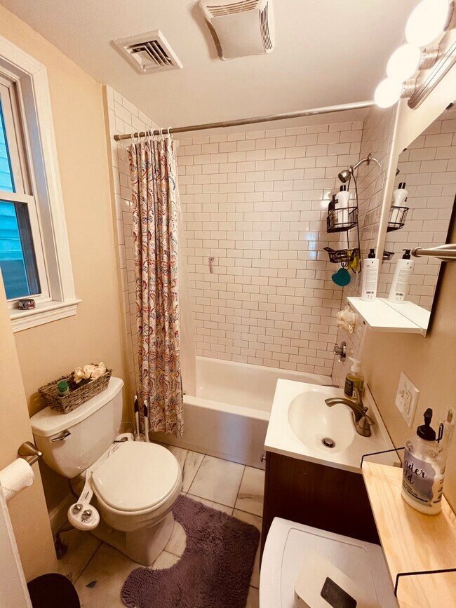 Building Photo - 103 Orleans St