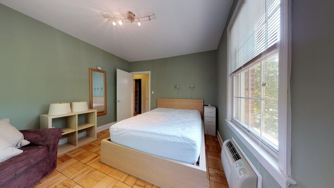 Building Photo - Large One Bedroom with Renovated Kitchen, Off Street Parking Included, Separate Office Space!