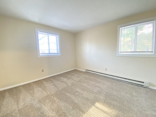 Corner bedroom - Highland Estates Apartments