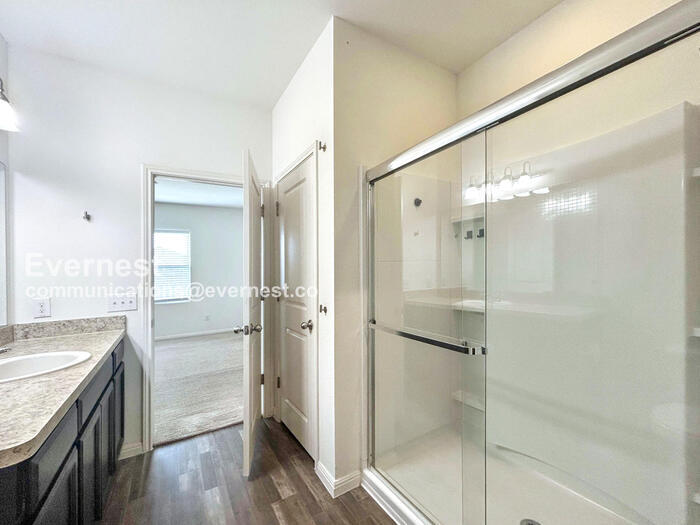 Building Photo - 400 Seneca Loop