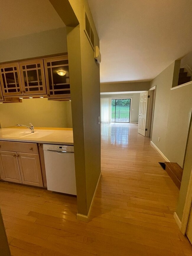 Building Photo - Updated End-Unit Condo in Earhart Village – Prime Location!