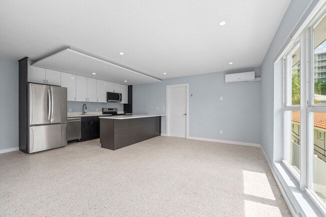 Building Photo - 3220 NE 7th Pl