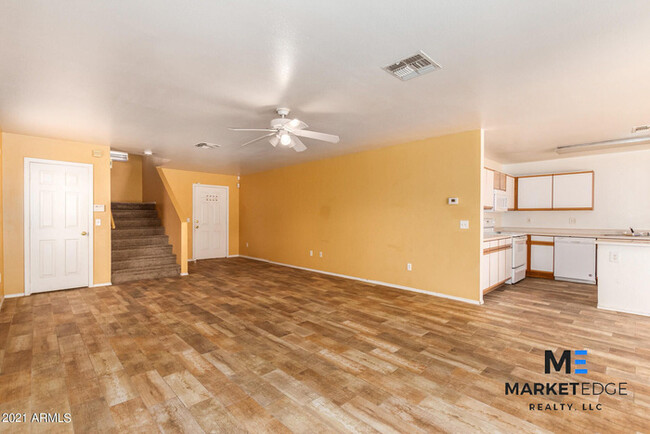 Building Photo - 4Bed/2.5 Bath House in El Mirage! $199 MOV...