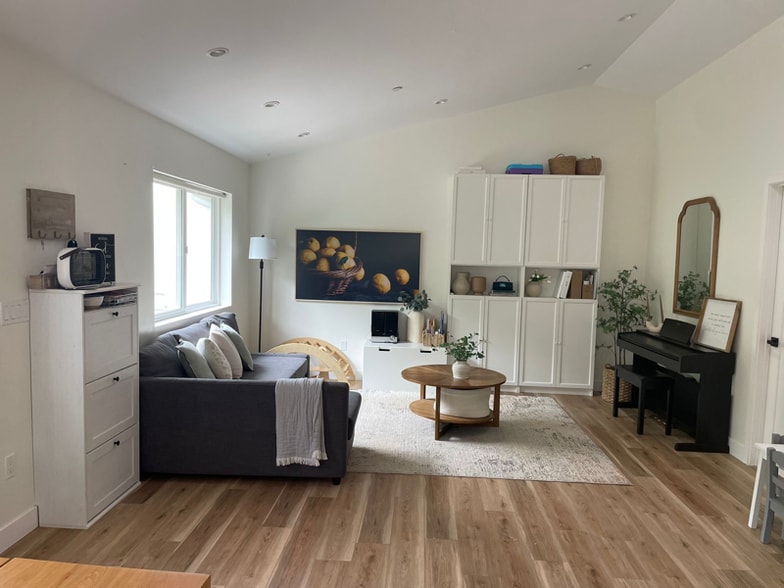 Building Photo - 2130 Lemon Ave