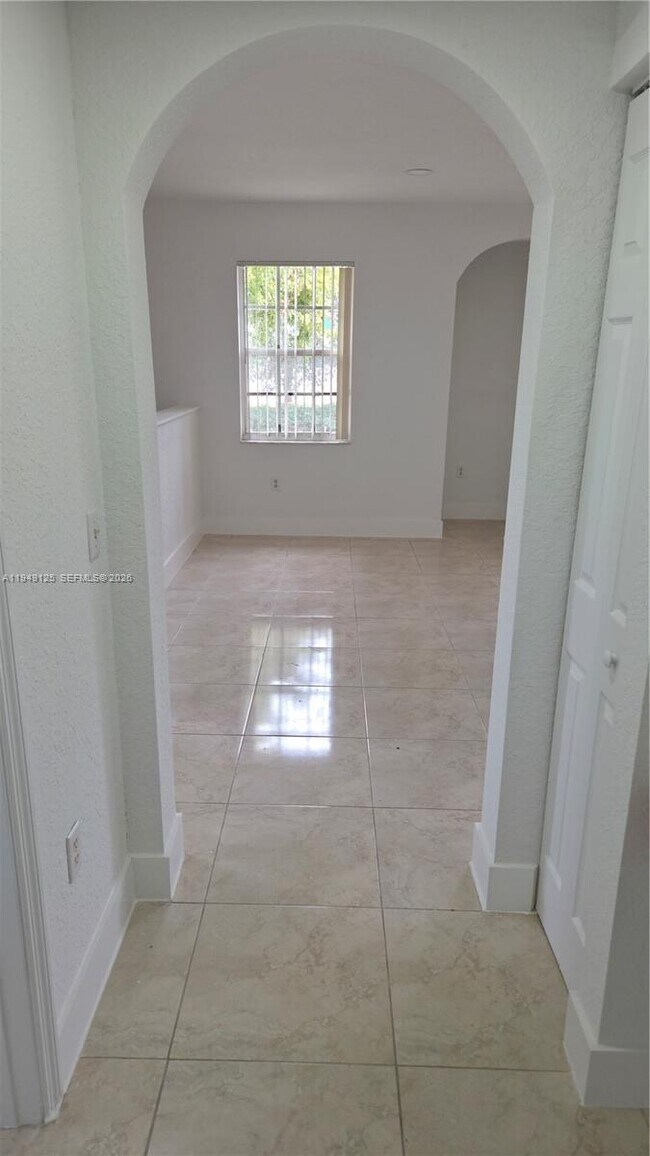 Building Photo - 2101 Belmont Ln