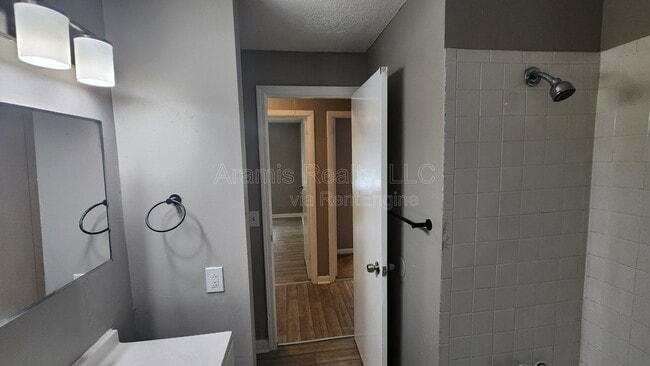 Building Photo - 305 Banberry Dr SE