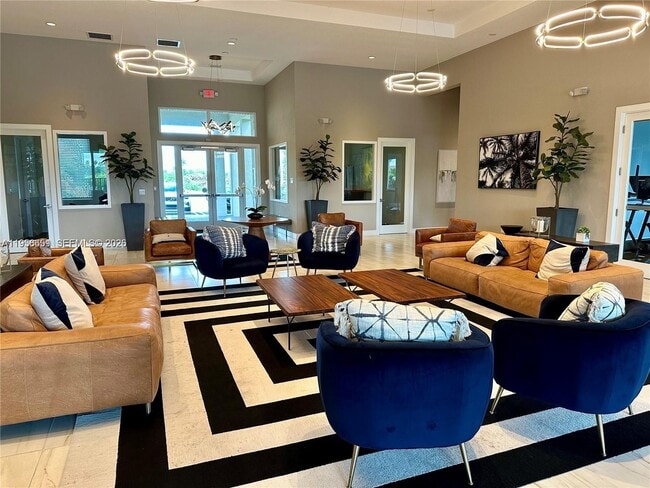 Building Photo - 492 NE 5th St