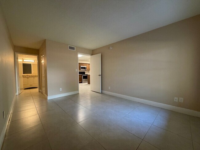 Building Photo - ANNUAL RENTAL - 2 BED / 2 BATH CONDO AT MYSTIC GARDENS