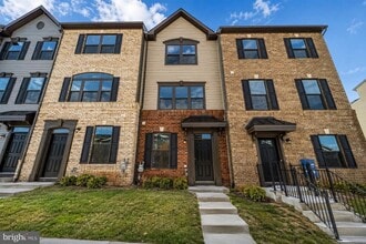 Building Photo - 14064 Sunrise Valley Dr