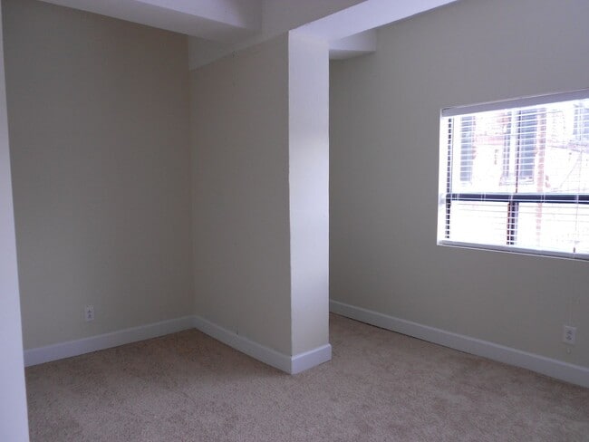 Building Photo - 1 Bedroom Apartment in Downtown Athens - S...