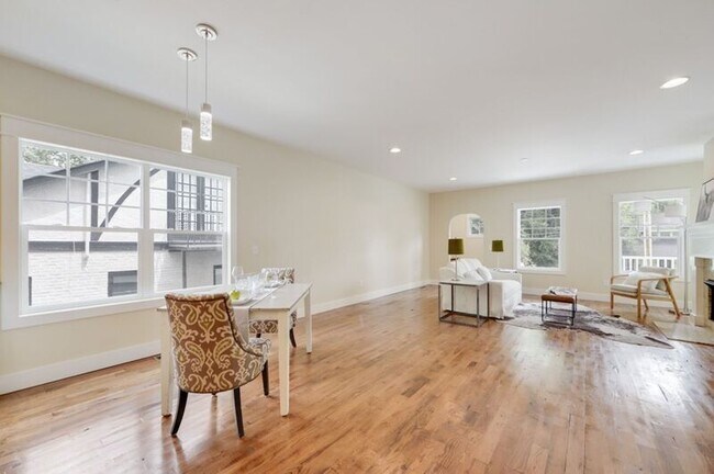 Building Photo - 1332 Lischey Ave