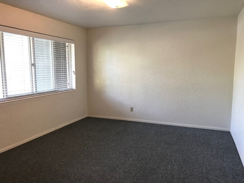 Building Photo - 80 N 200 E