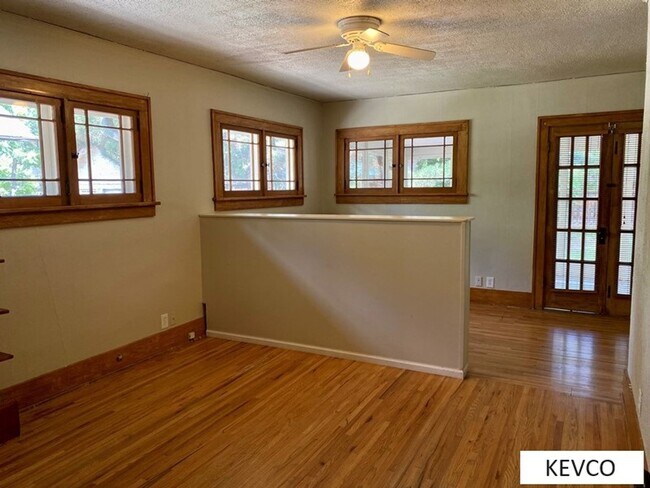 Building Photo - 216 Garfield St