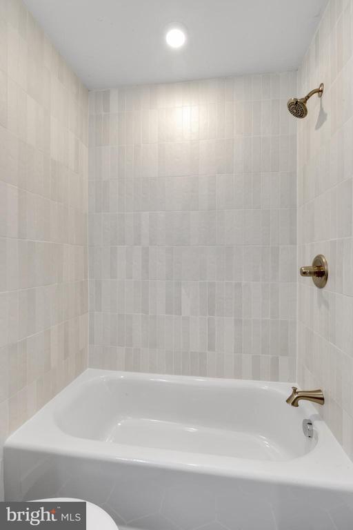 Building Photo - 1134 Pine St