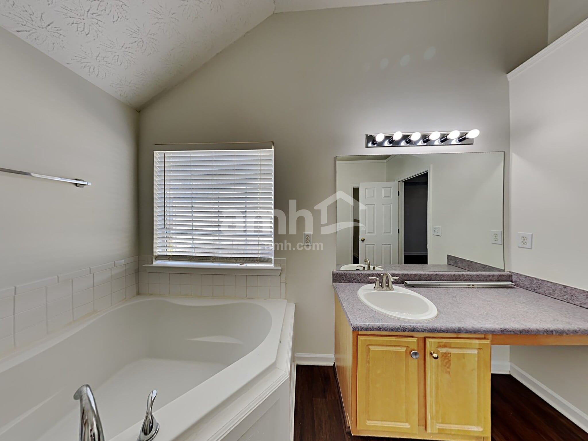 Building Photo - 750 Compton Ln