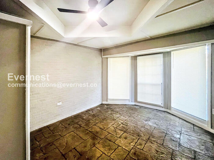 Building Photo - 3010 Center St