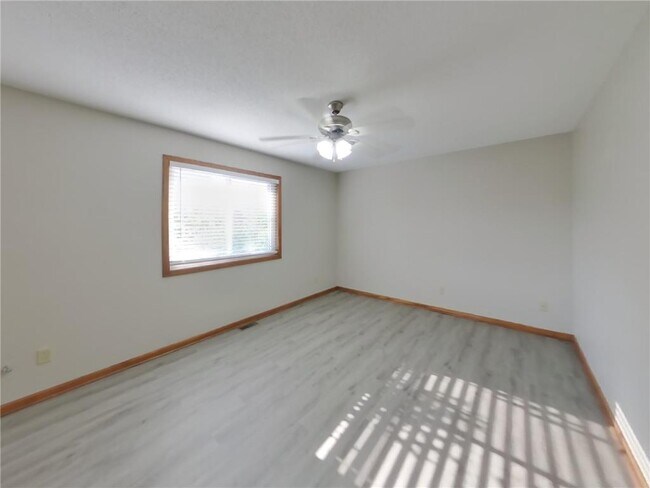 Building Photo - 9389 Jareau Ave S