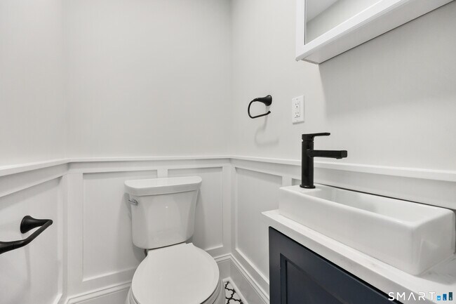 Building Photo - 60 Walter Ave