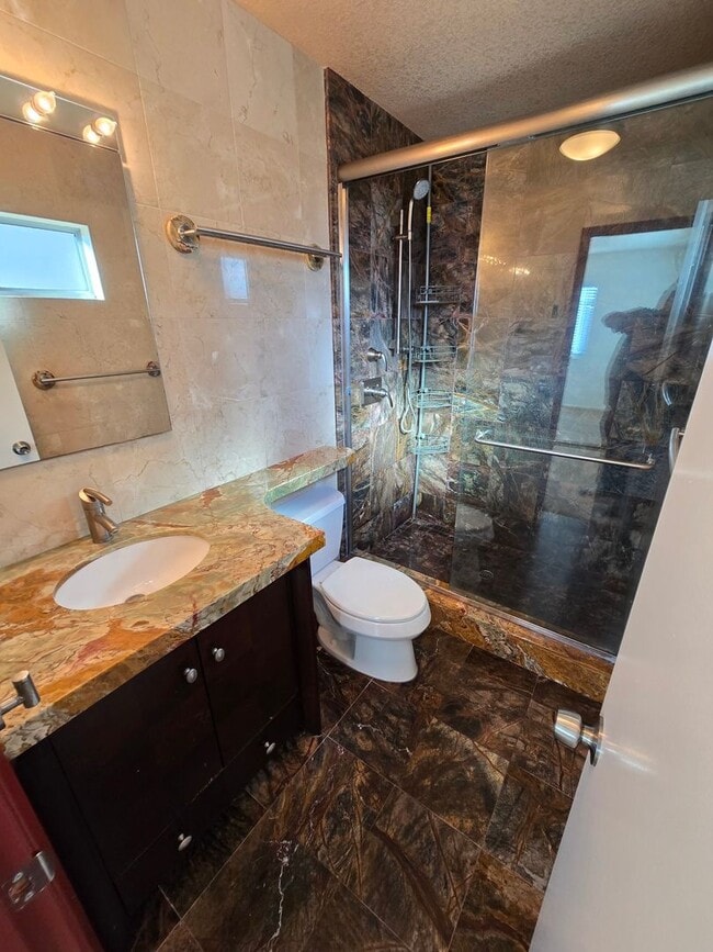 Building Photo - Spacious 3BR/2BA with Modern Upgrades, Lar...