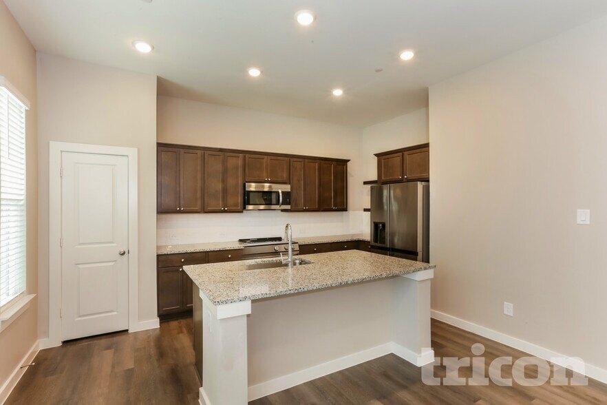 Building Photo - 1035 Fallgate Dr