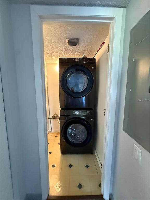 Building Photo - 621 99th Ave N