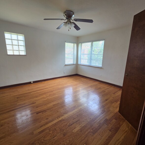 Building Photo - 5301 Jamieson Ave