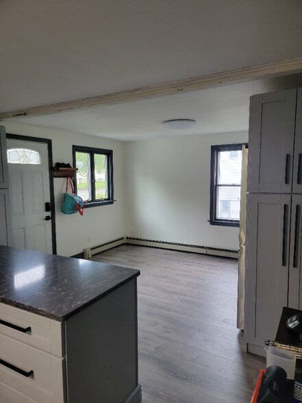 Building Photo - 9 Jean St